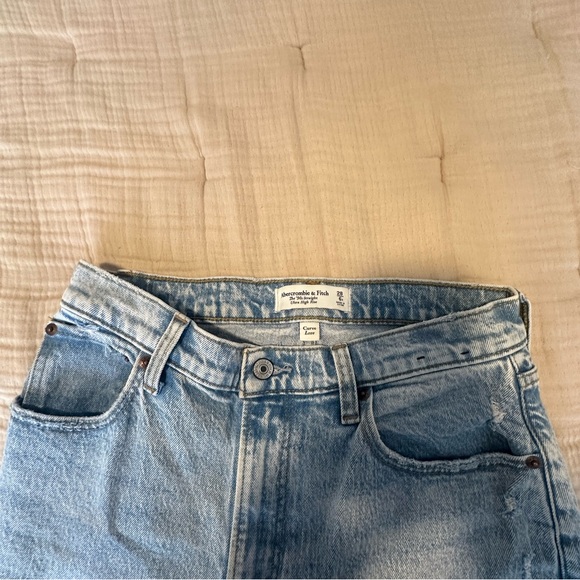 Abercrombie Curve Love Ultra High Rise 90s Straight Jean - Picture 5 of 5